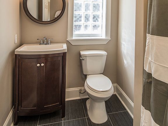 Main Floor Guest Bath