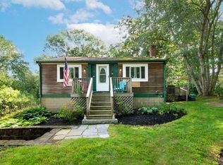 32 4th Ave, Halifax, MA 02338