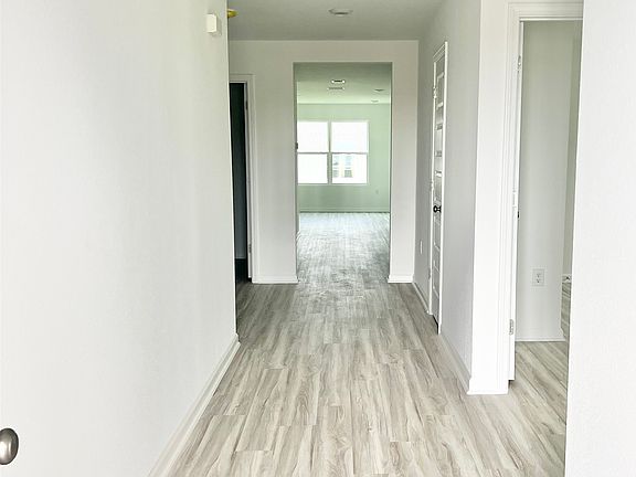 3rd image of 392 Winters Ave