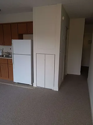 Rented by Max & Associates Realty Corp | media 9