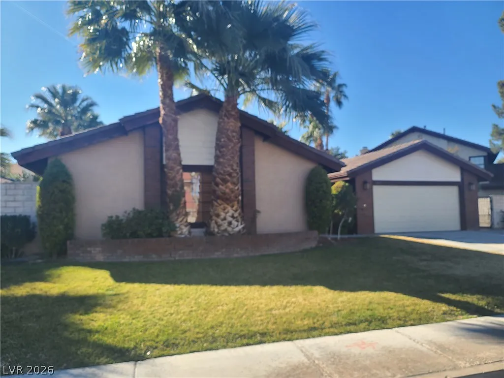 3 bed, 2.0 bath, 1806 sqft, $2,900 — Photo 1