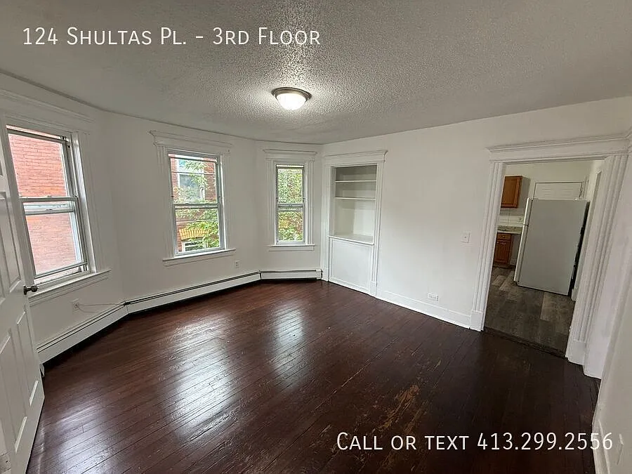 Spacious Three Bedroom Apartment Near Hartford Hospital! — Photo 3