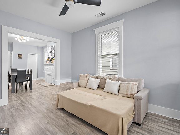 3rd image of 1002 W 52nd St
