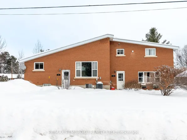 22&24 Hoffman St, Petawawa, ON K8H 2J3