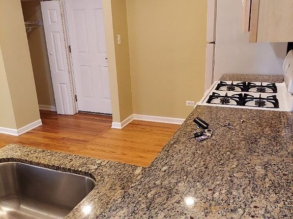 2nd image of 5953 N Kenmore Ave APT 303