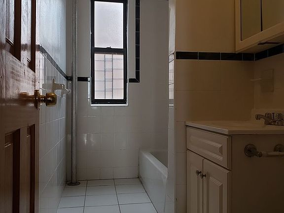 2nd image of 110 Seaman Ave APT 7I