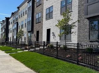 905 Falls Psge W #E, Saint Paul, MN 55116