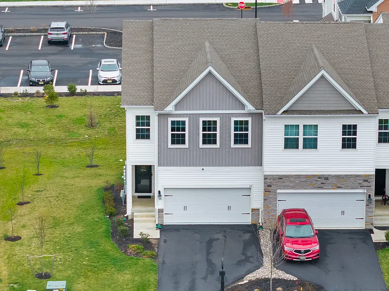 34 Marion Ave — Photo 26