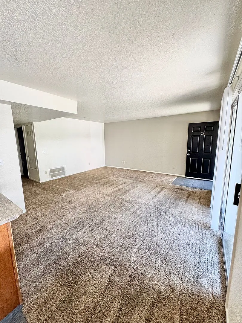 1136 W 1st St — Photo 4