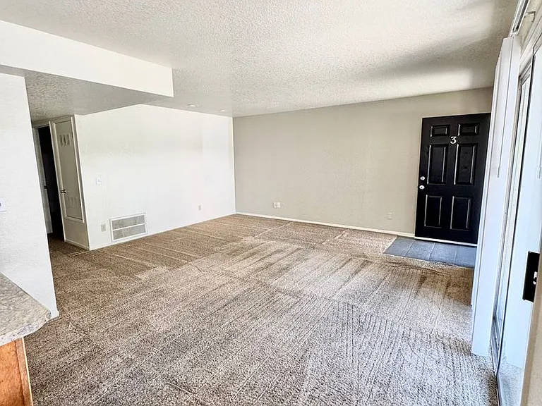 1136 W 1st St — Photo 4