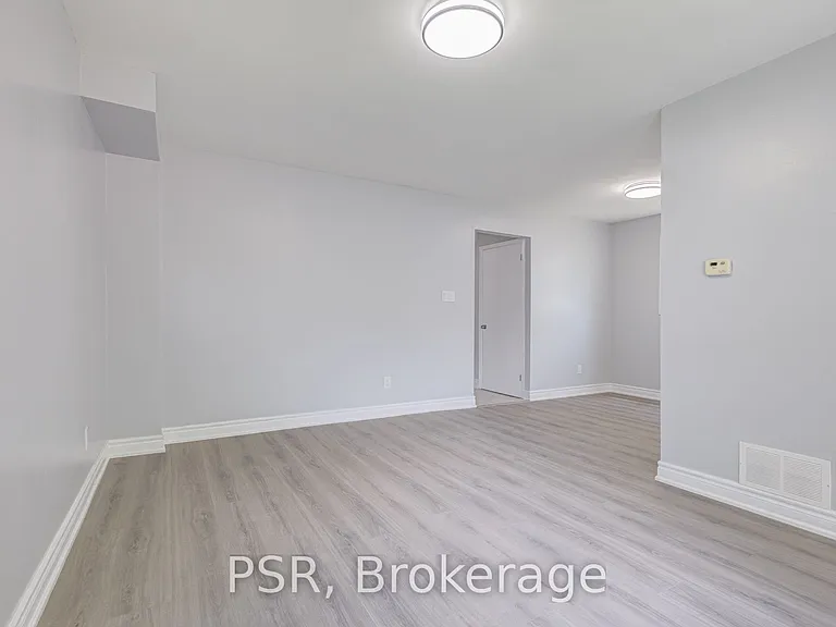 166 Adele Cres — Photo 19