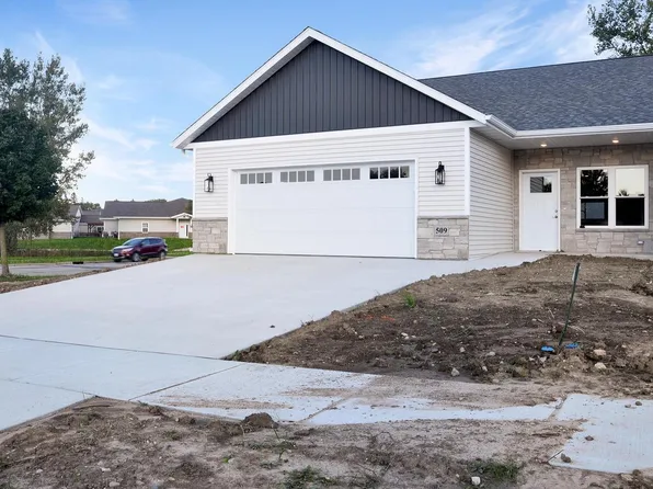 509 Emerald Pt POINT #16, Kewaskum, WI 53040