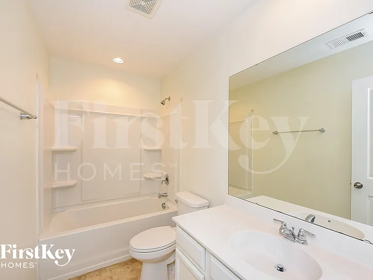 736 Redbud Ln — Photo 16