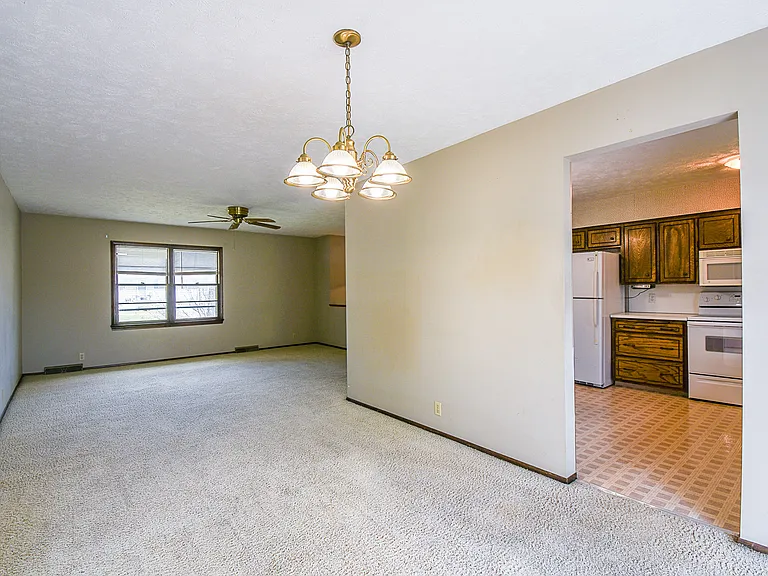 10205 T Cir — Photo 7
