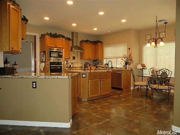 4th image of 128 Cruickshank Dr