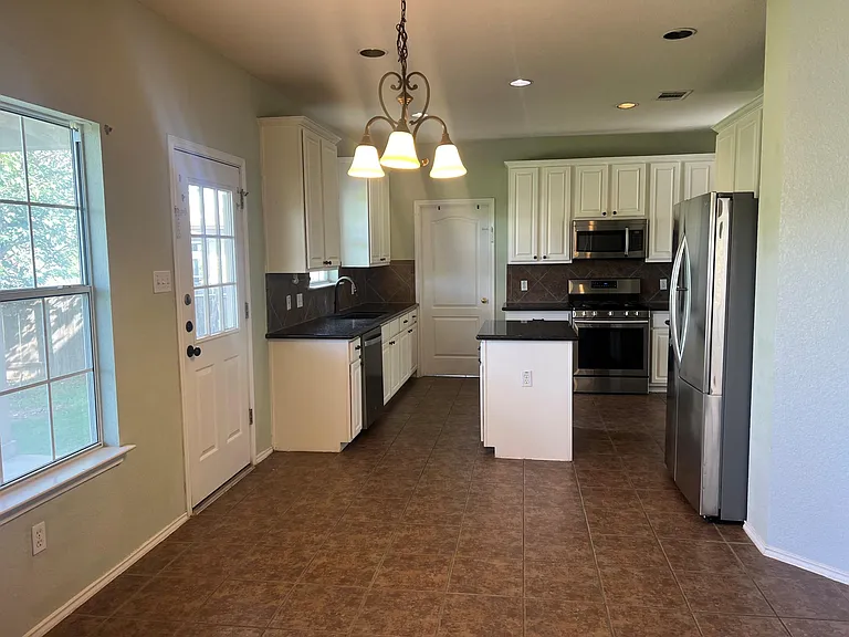 1318 Willow Bluff Dr — Photo 5