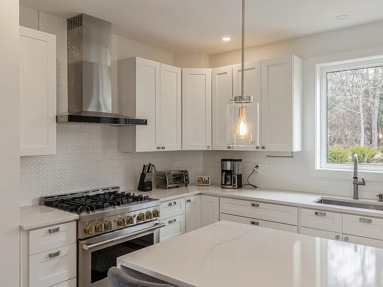 127 Highland Rd — Photo 2