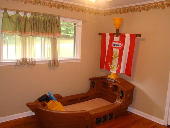 5th image of 303 Highwood Cir