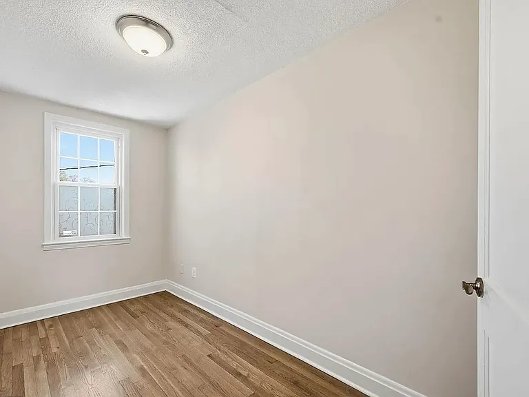 308 Georgia Ave NE — Photo 16