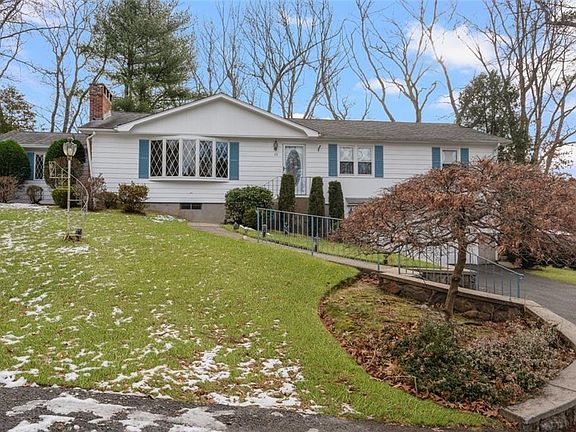 2nd image of 28 Wisteria Dr