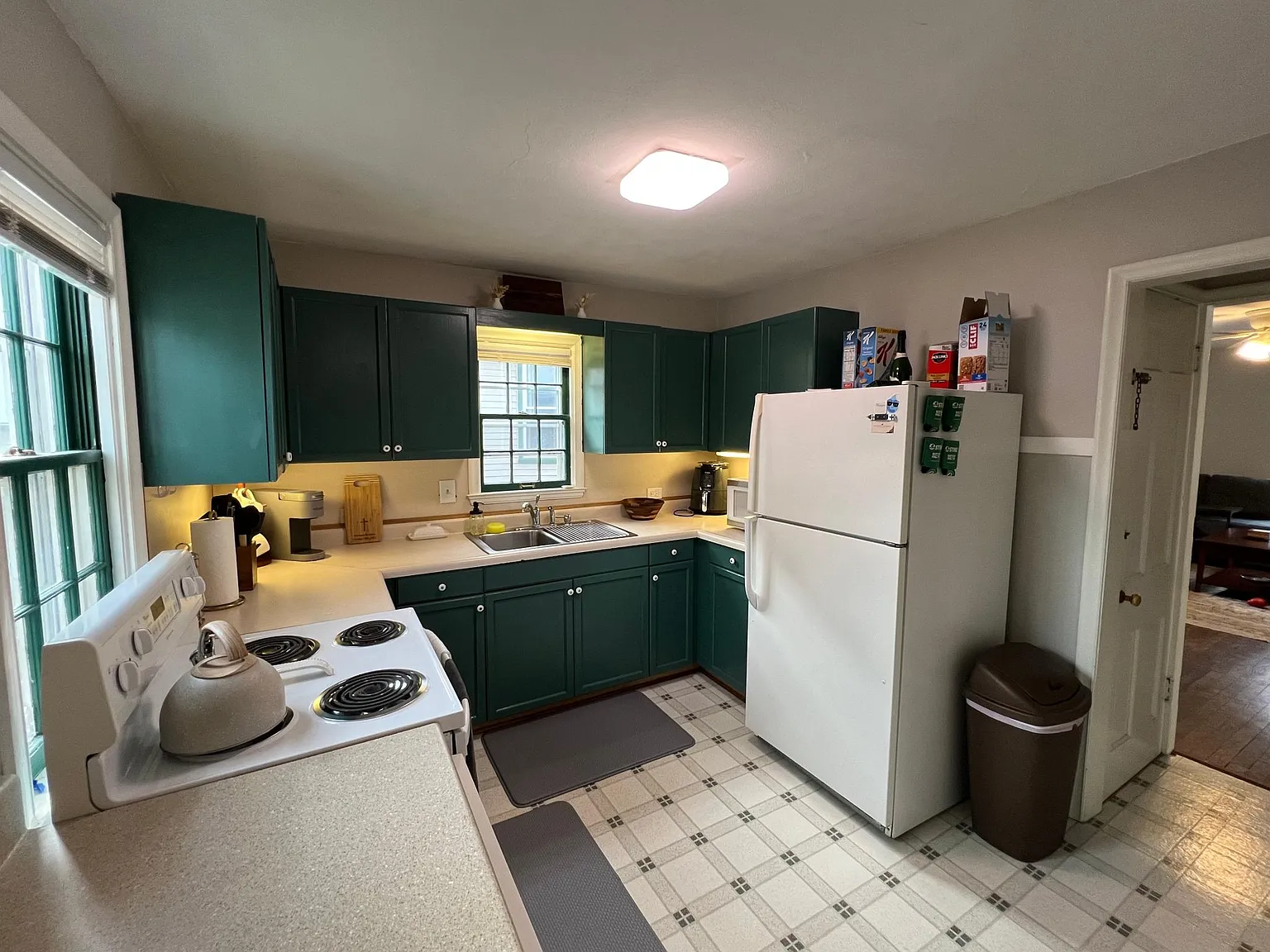 4 bed, 2.5 bath, 1800 sqft, $2,000 — Photo 2
