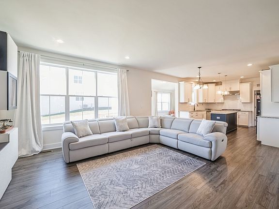 5th image of 3613 Doral Dr
