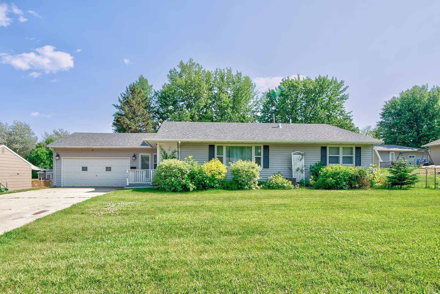 808 W 6th Ave N, Estherville, IA 51334 | Zillow