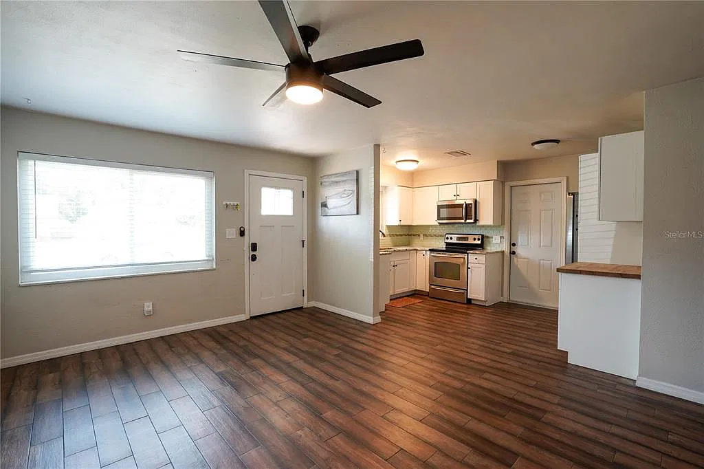 2 bed, 1.0 bath, 748 sqft, $2,450 — Photo 2