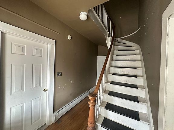 4th image of 25 Forest Street