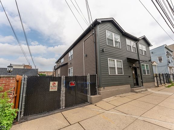 2nd image of 335 Henry St APT 3