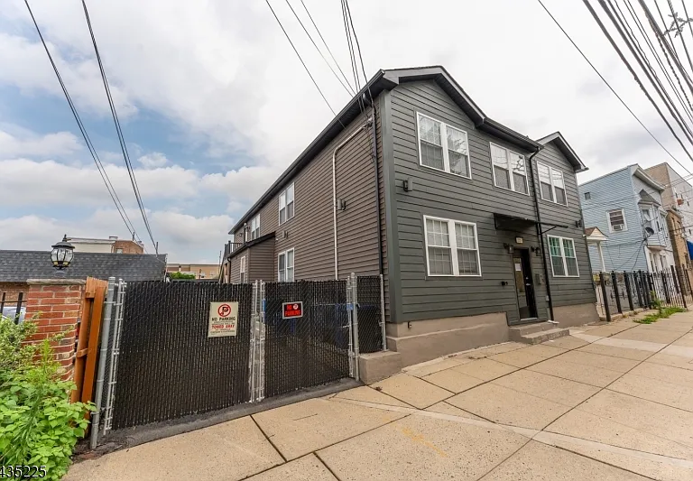 335 Henry St #3 — Photo 2