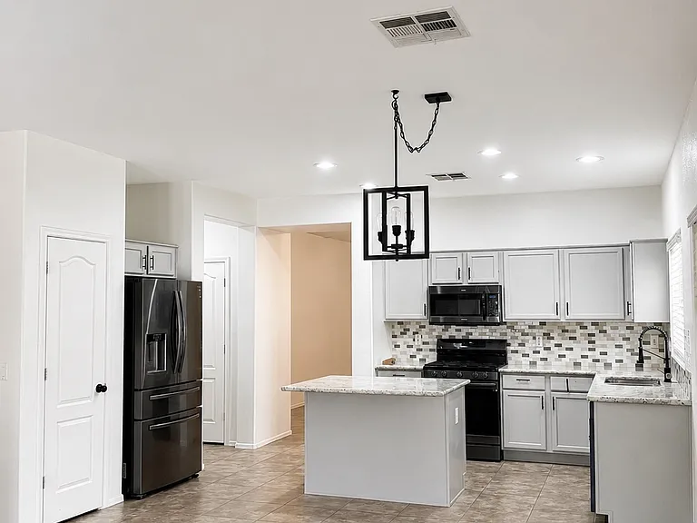 2064 E Indian Wells Dr — Photo 6