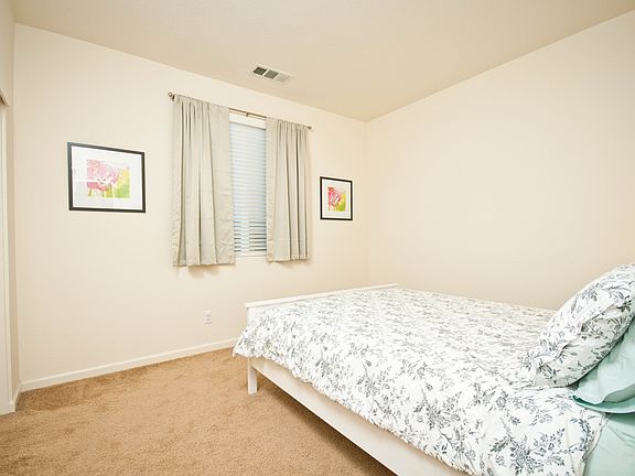 5th image of 402 Flora Ct