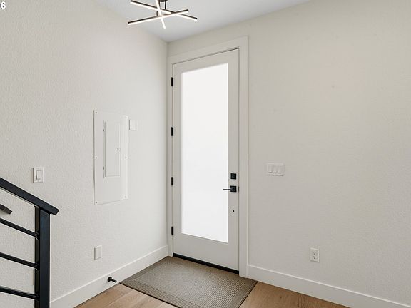 3rd image of 3996 NE 35th Ave
