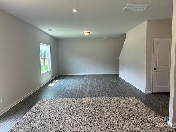4th image of 7551 Bridle Ct