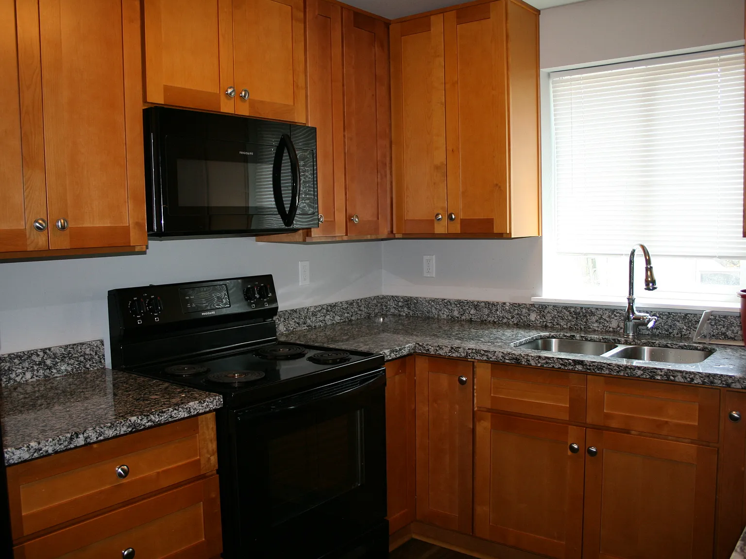 3 bed, 1.5 bath, 1344 sqft, $2,150 — Photo 2