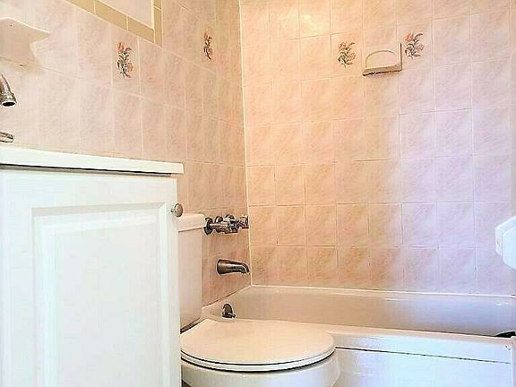 5th image of 901 Sterling Pl #B4