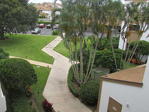 4th image of 6175 Mirror Lake Dr #307