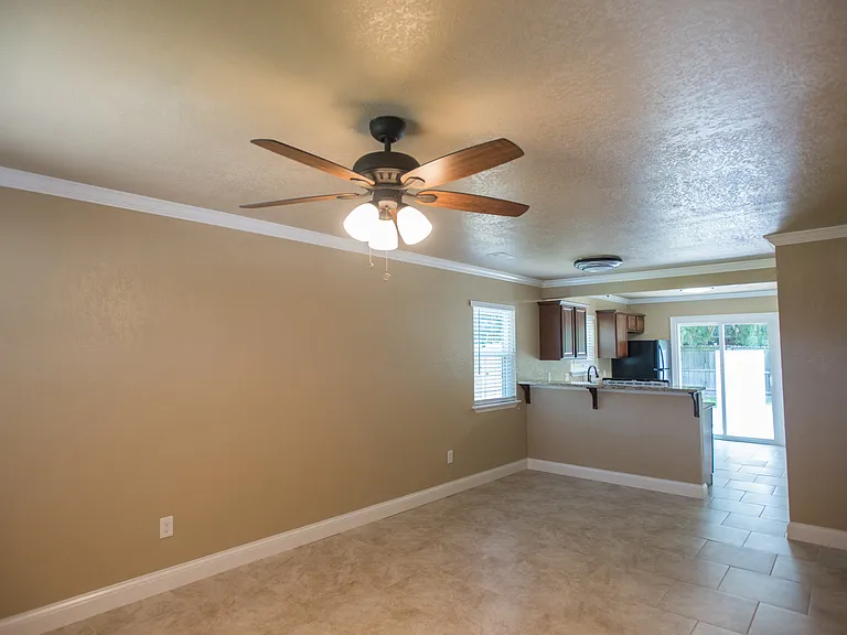 3929 Windwood Ln — Photo 4