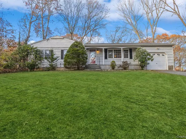 15 Mobrey Lane, Smithtown, NY 11787