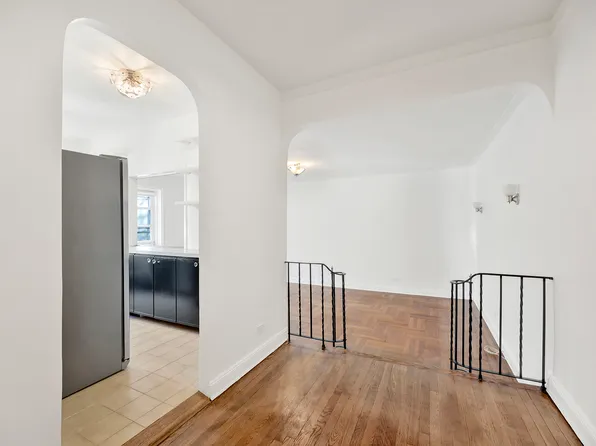 25 Plaza Street West image 4 of 19