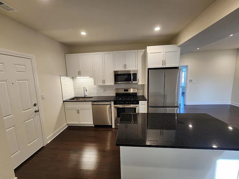 4935 N Claremont Ave #1E — Photo 17