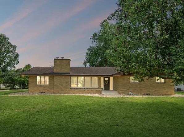 205 W 18th St, Gibson City, IL 60936