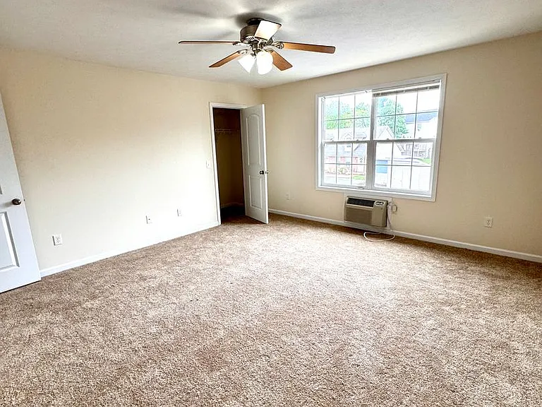 1027 Shenandoah St #102 — Photo 7