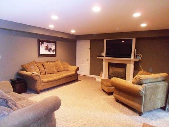 another view of Fam room