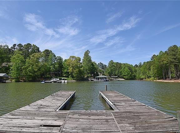 5th image of 144 Carlton Dr
