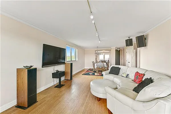 Sold by Exclusive Properties Sotheby's International Realty | media 3