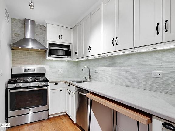 3rd image of 370 E 76th St APT C404