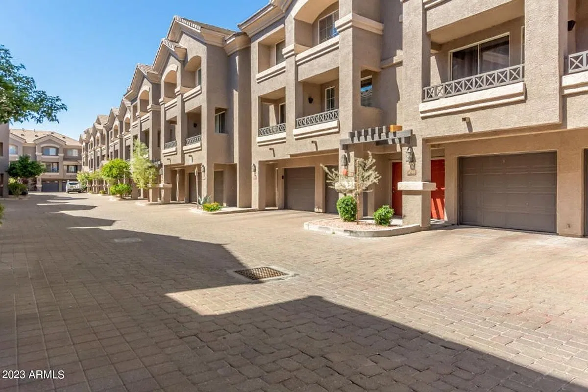 Amazing Townhome in Gated Community! — Photo 2