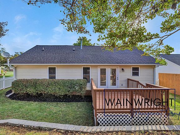 3rd image of 816 Harmon Cir